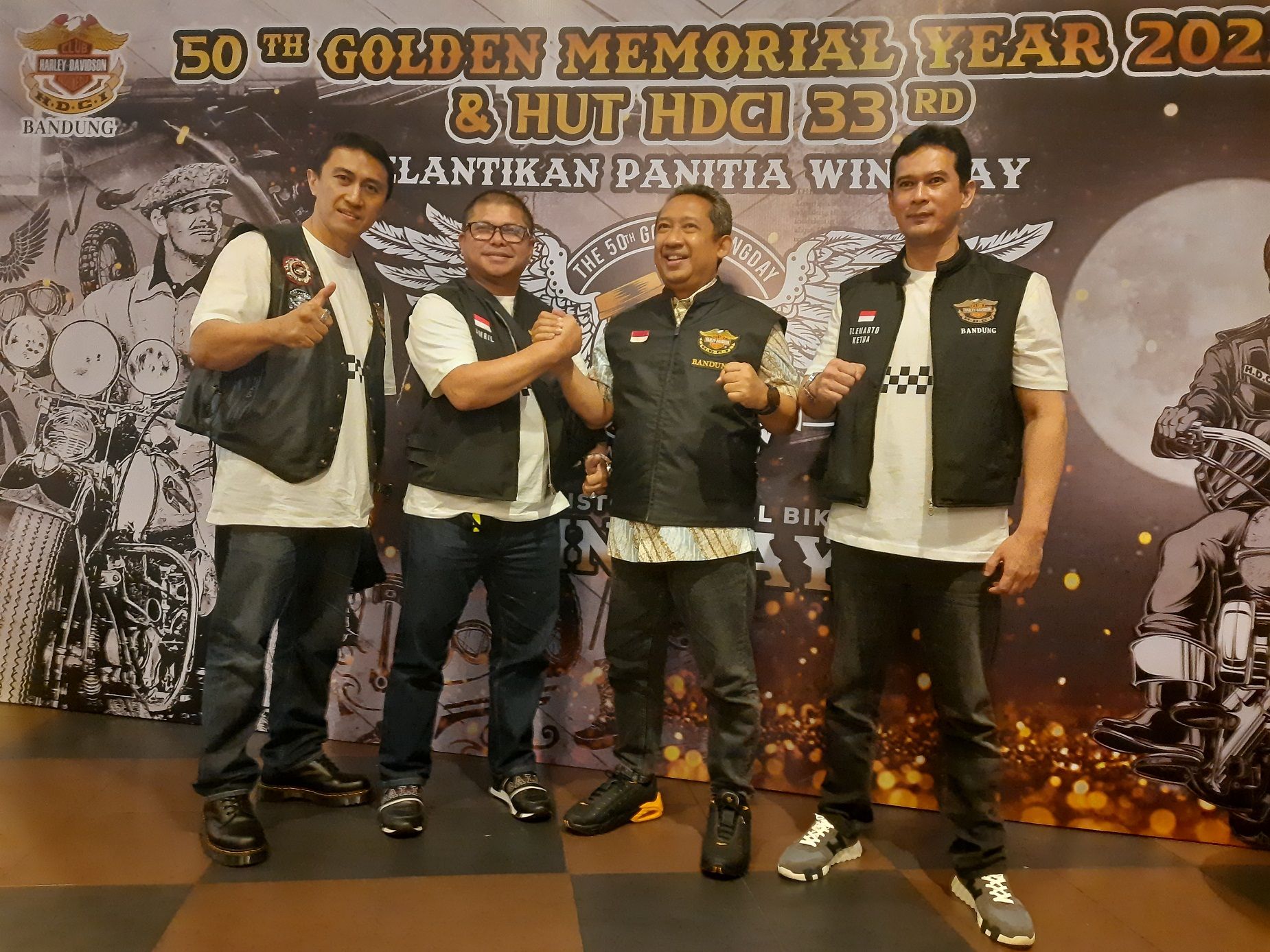 Wali Kota Bandung Yana Mulyana (kedua kanan) menyatakan dukungan penuhnya untuk penyelenggaraan Wingday X 50th Golden Memorial 2023 yang akan berlangsung di Pangandaran 26-27 Mei./  