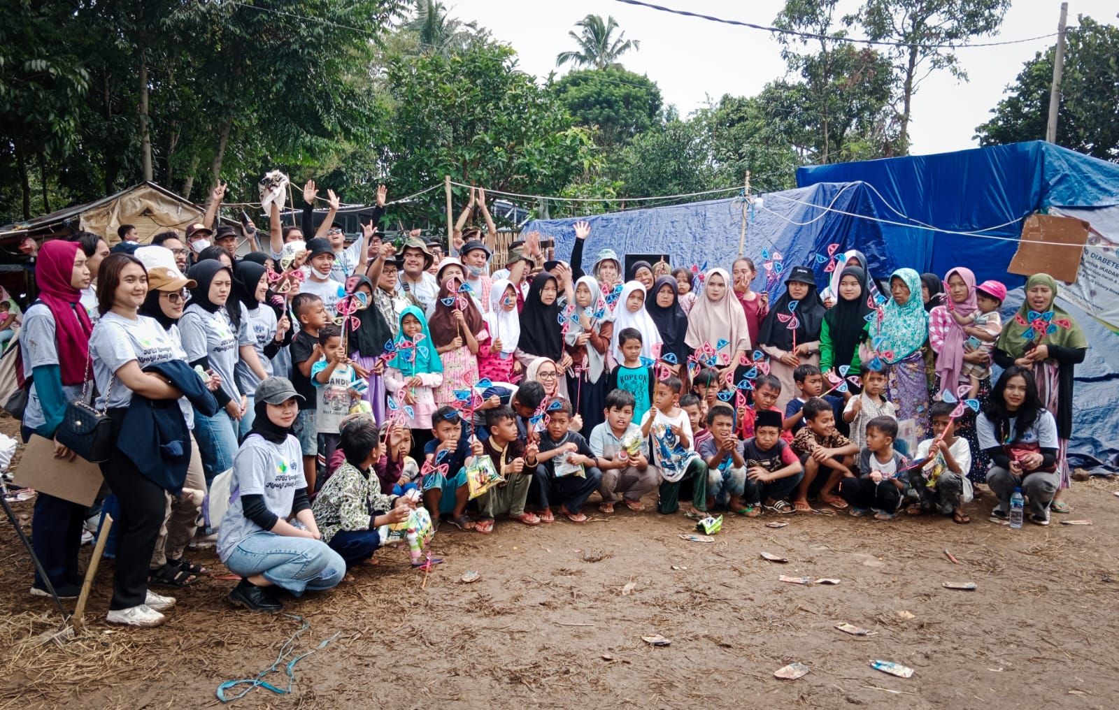ISBI Bandung Arts Festival 2022: Diawali Trauma Healing Bagi Korban Gempa di Desa Rancagoong Cilaku Cianjur bersama Jabar Bergerak dan Komunitas Hong Bandung
