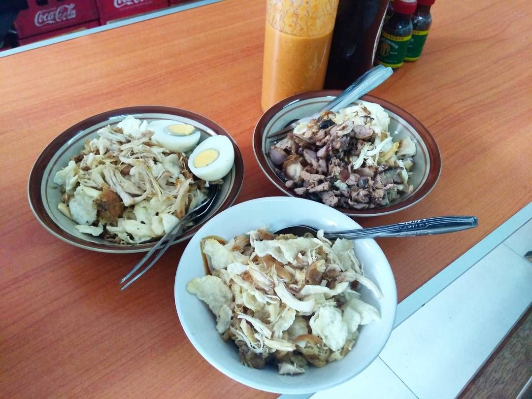 Bubur Ayam Hj Zaenal merupakan salah satu wisata kuliner Tasikmalaya, Jawa Barat