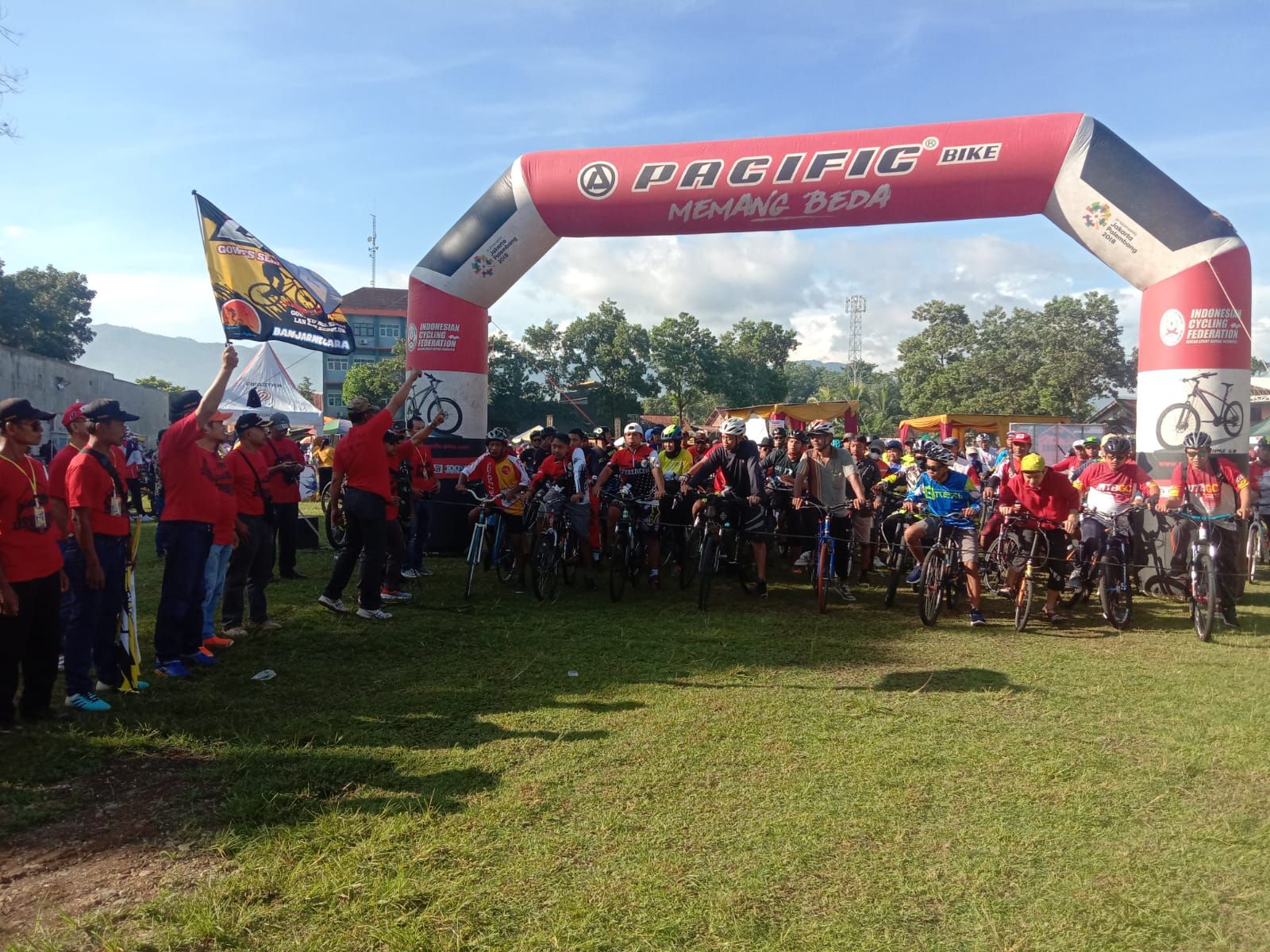 Ribuan Pesepeda Ramaikan Fun Bike Anniversary Gowes Sehat Purwareja, Satu Unit Sepeda Motor Jadi Rebutan