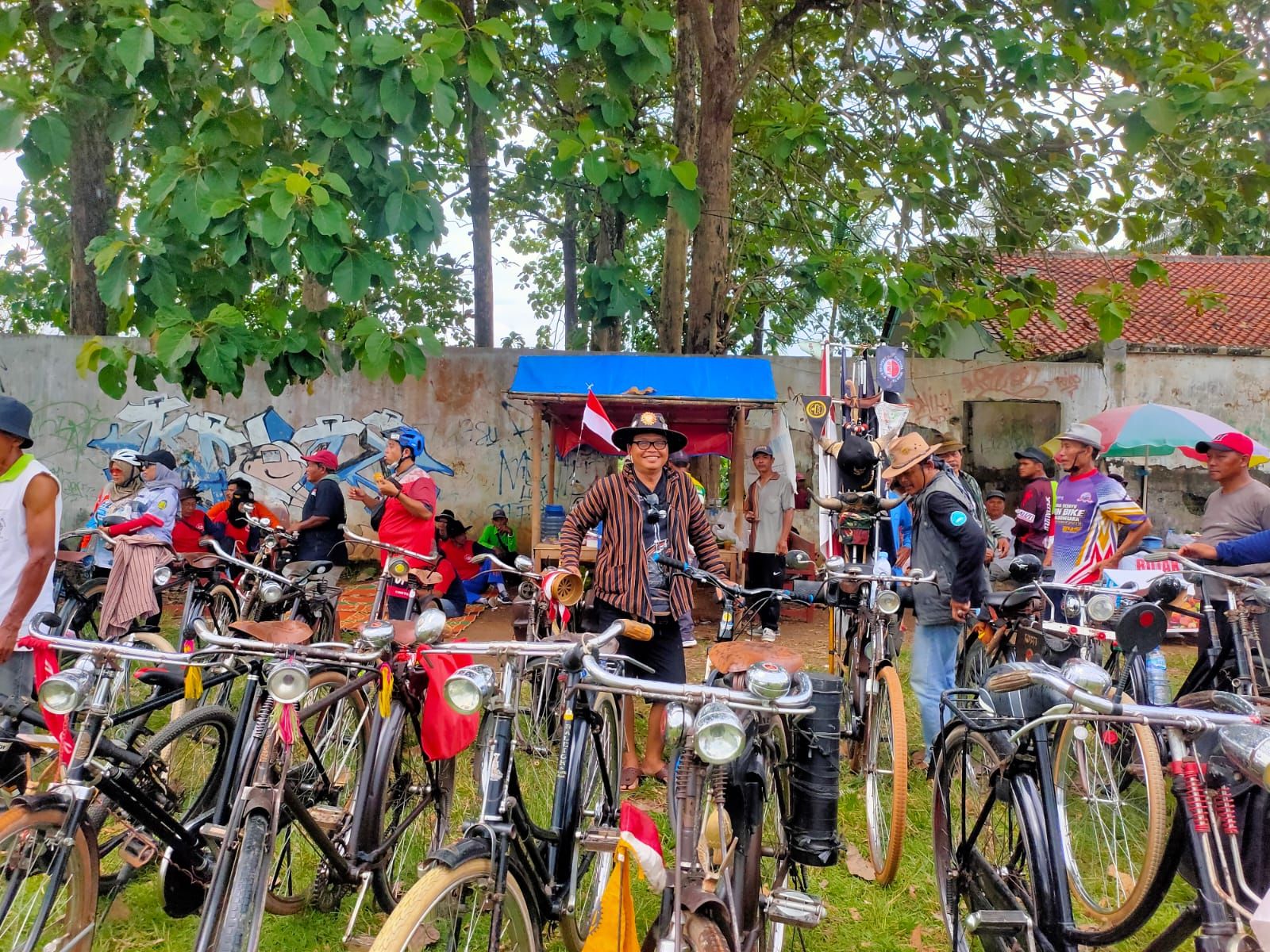 Kopi Teloe, Ramaikan Fun Bike Anniversary Gowes Sehat Purwareja, Meski Onthel Pit Tempo Doeloe 'Tetap Lincah'