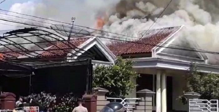 Kebakaran rumah di Desa Medanglayang, Kecamatan Panumbangan, Kabupaten Ciamis, *