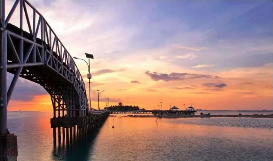  Jembatan Cinta di Pulau Tidung.