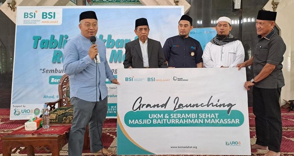 PT Bank Syariah Indonesia Tbk (BSI) dan BSI Maslahat meluncurkan UKM dan Serambi Sehat Masjid Baiturrahman Makassar, dan  juga launching agen BSI Smart di lingkungan masjid. Foto: BSI Maslahat 