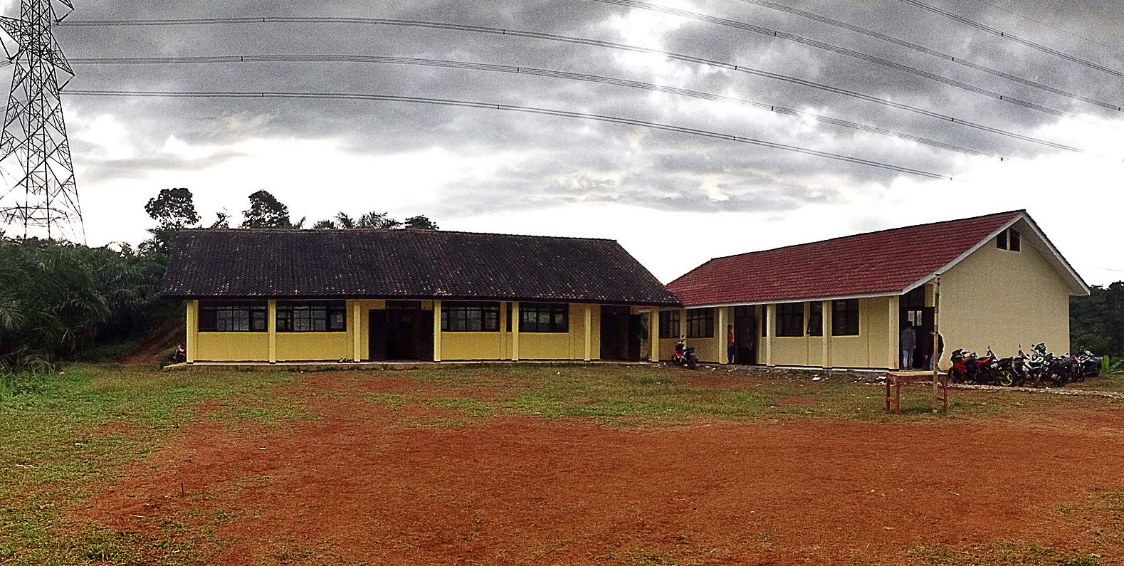 Bangunan sekolah di sekitar Perkebunan Cilentab, Cikidang, Sukabumi, Jawa Barat. 