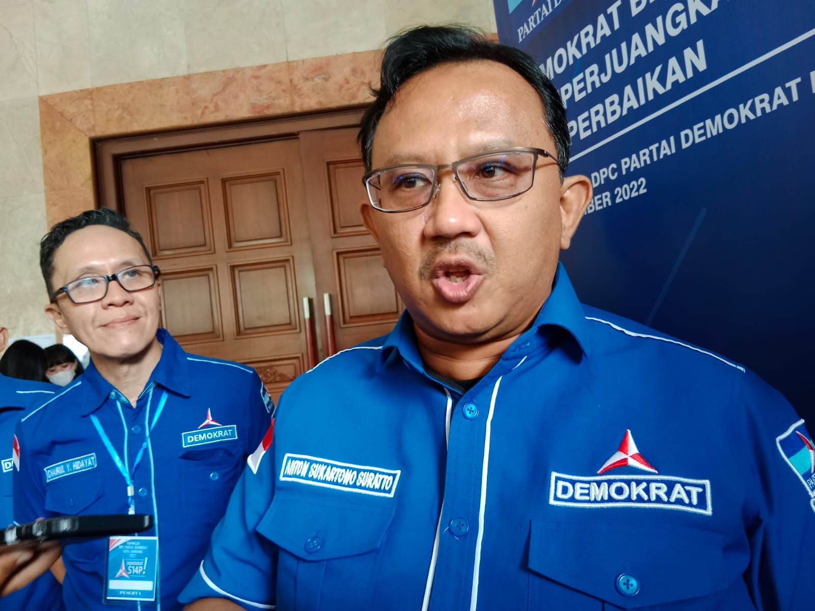 Ketua DPD Partai Demokrat Jawa Barat Anton Suratto saat hadir di Rapimcab Demokrat Kota Bandung di Grand Pasundan