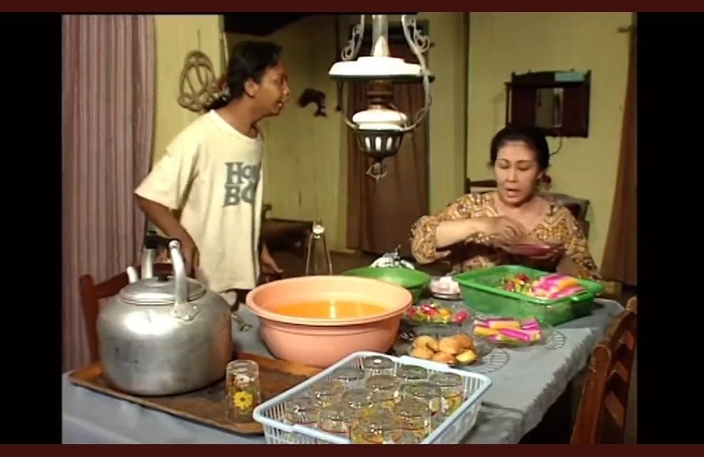 Aminah Cendrakasih pemeran Mak Nyak di film Si Doel.