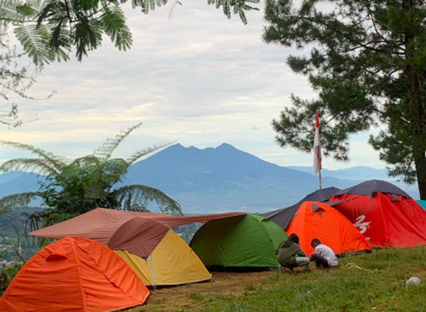 5 Tempat Camping di Bogor View Gunung, Nomor 4 Dekat Sungai dan Curug