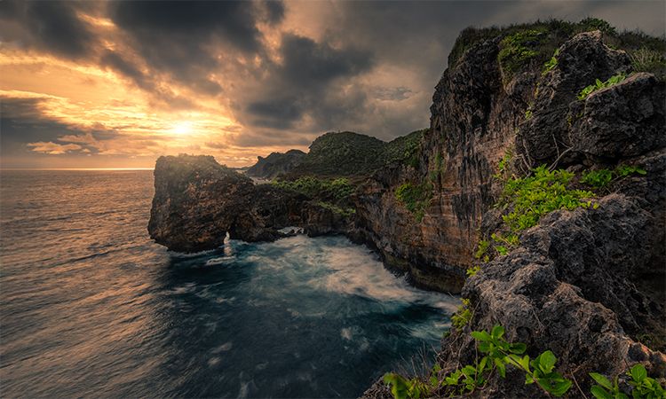 Pantai Ngungap yang terletak di Desa Pucung, Kecamatan Girisubo, Kabupaten Gunungkidul.