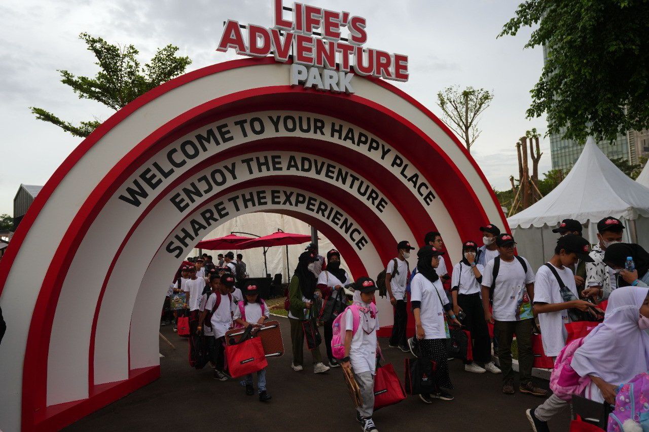 Kids Life’s Adventure Park digelar oleh MMKSI dengan mengundang anak-anak dari berbagai usia dan institusi pendidikan, serta dari panti asuhan di area setempat.  