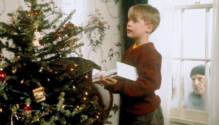 Macaulay Culkin dalam film Home Alone, simak 3 faktanya tentang film yang selalu tayang saat Natal tersebut.