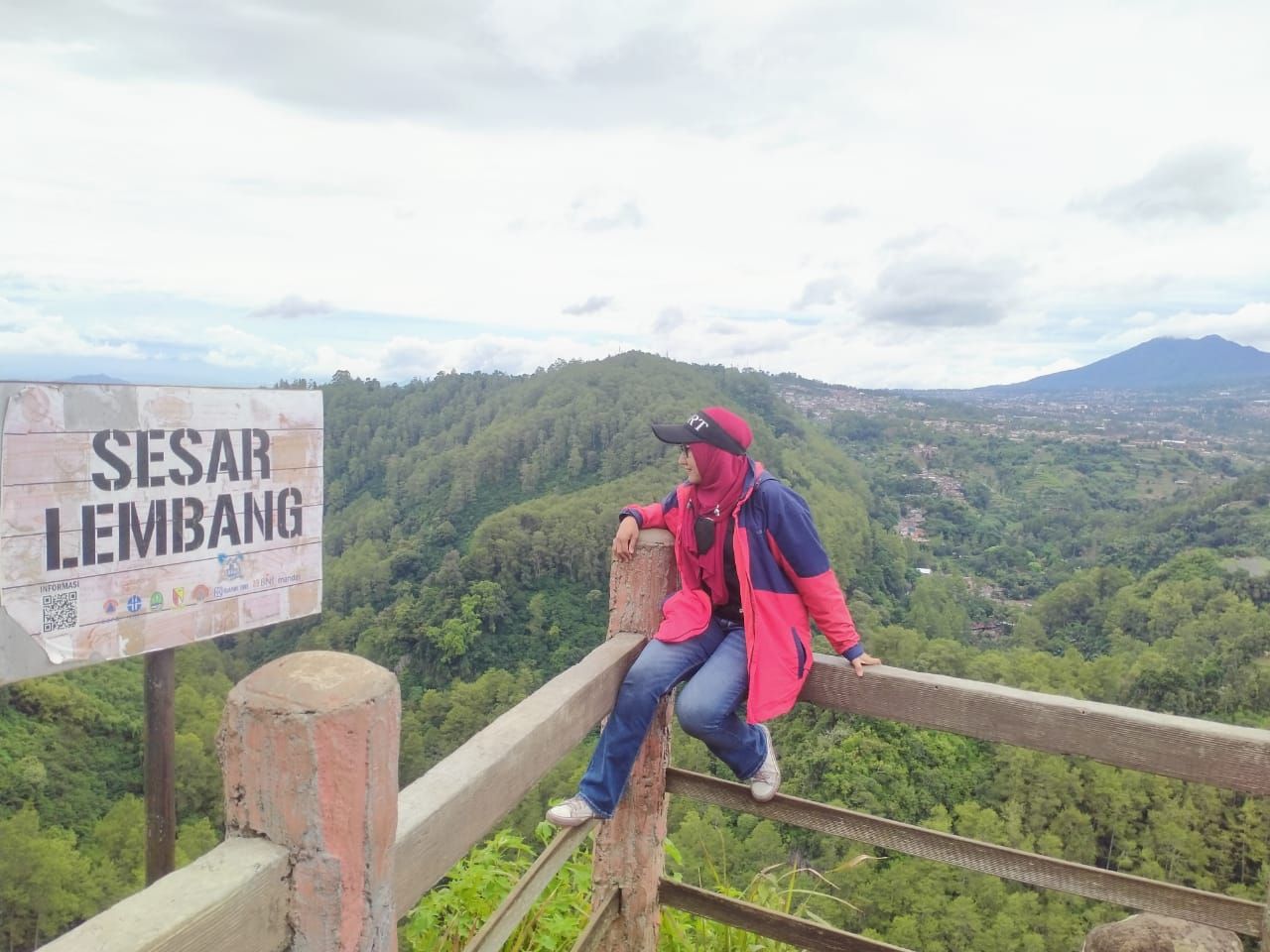 Tebing Keraton, destinasi wisata Bandung hits dan instagramable 2023.
