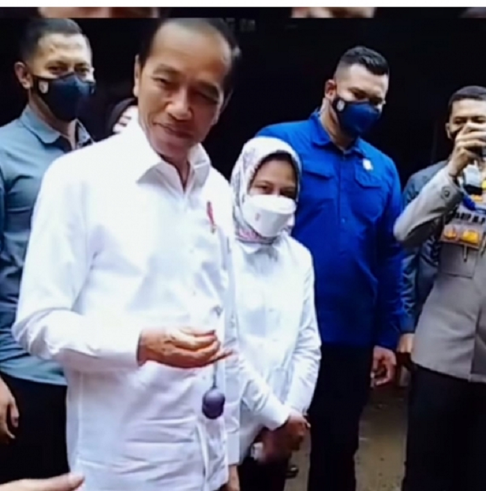 Tangkapan layar Jokowi bermain lato-lato.