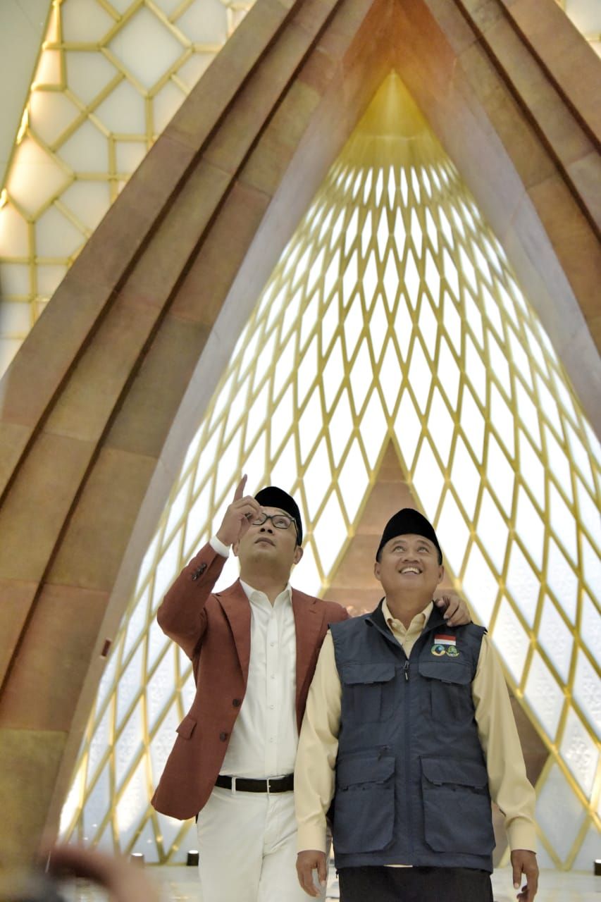 Ridwan Kamil dan Uu Ruzhanul Ulum sedang berada di Masjid Al Jabbar