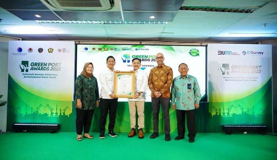 Krakatau International Port (KIP) berhasil meraih Anugerah Green Port Awards 2022 dari Kementerian Koordinator Bidang Kemaritiman dan Investasi di Lantai 2 Gedung Kemenko Marves Jl Thamrin, Jakarta, Rabu (28/12/2022). Foto: KIP