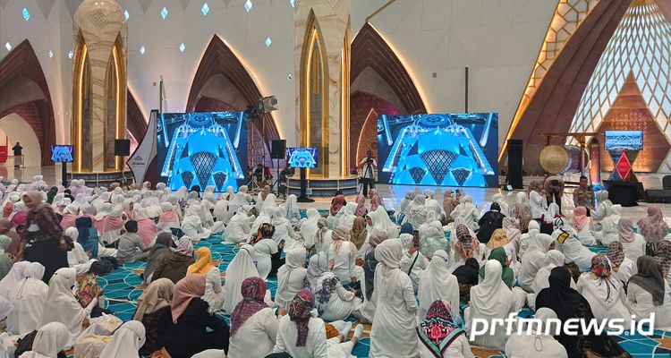 Suasana jelang peresmian Masjid Al Jabbar hari ini Kamis, 30 Desember 2022.