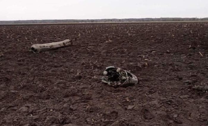 Pecahan rudal Ukraina yang meleset dan jatuh di wilyah Belarus.*  