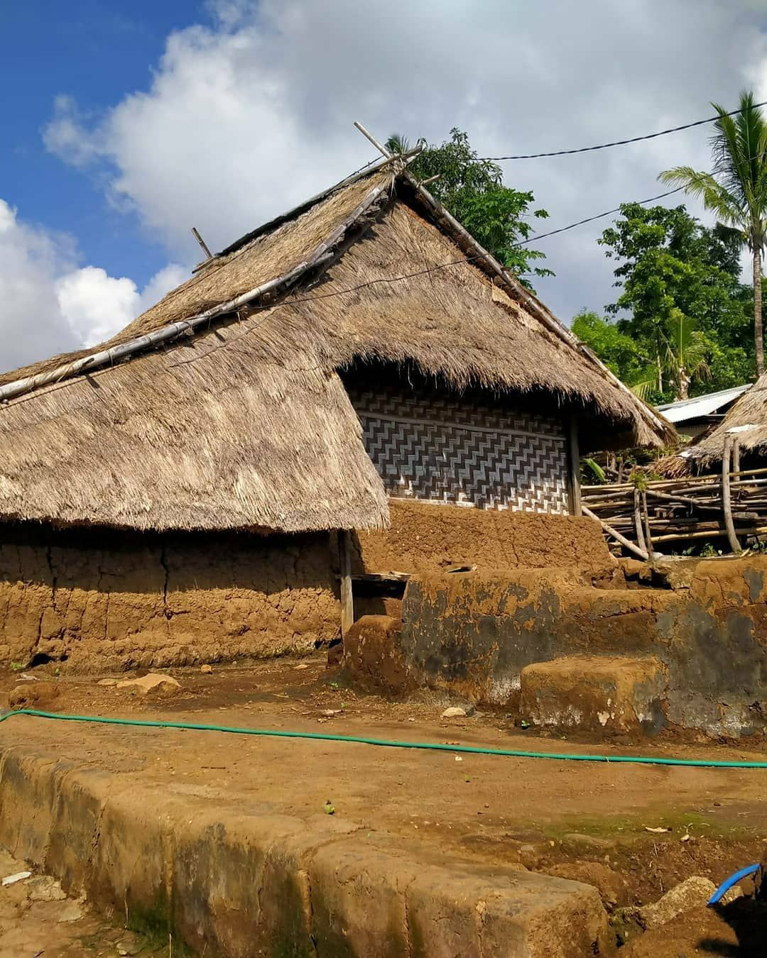 Rumah Adat Limbungan : Warisan Leluhur Suku Sasak Yang Ada Di Lombok ...