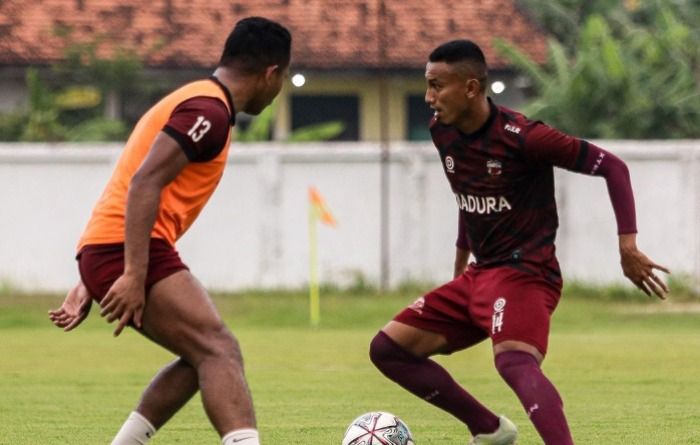 Madura United vs Persebaya Surabaya: Head to Head, Prediksi Skor, dan Harapan Pelatih Tuan Rumah /