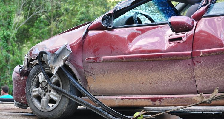 Ilustrasi Kecelakaan Mobil Daihatsu Terios 