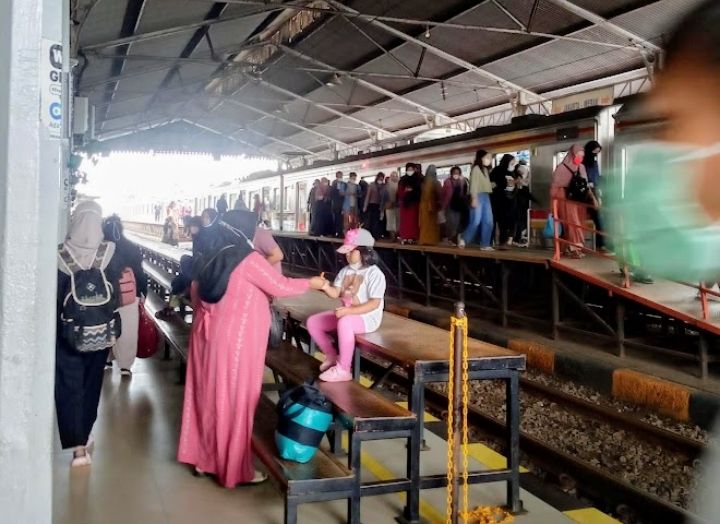 Pasca Libur Nataru Arus Balik Penumpang Dari Krl Stasiun Rangkasbitung