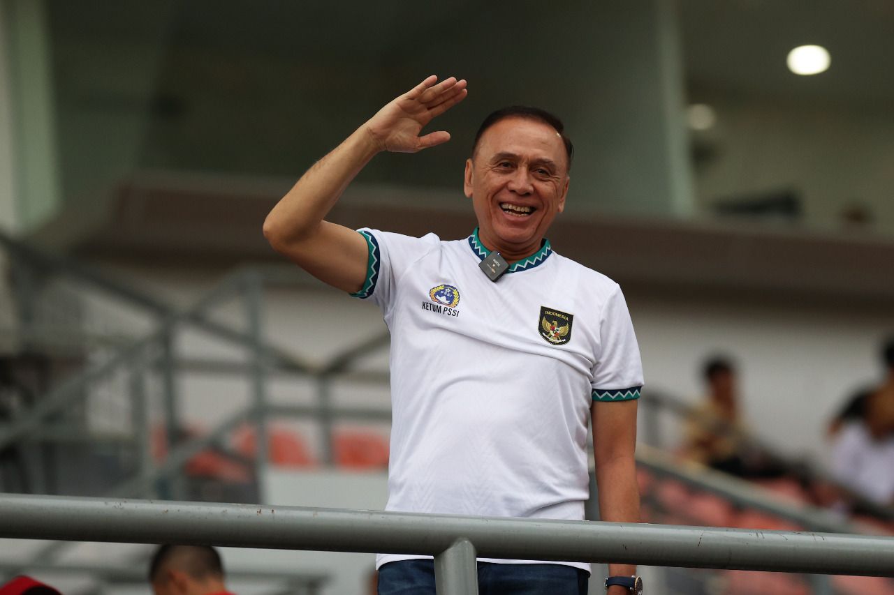 Mantan Ketum PSSI Mochammad Iriawan atau Iwan Bule memberikan semangat kepada para pemain Timnas Indonesia U20 usai Indonesia menjadi tuan rumah Piala Dunia U20 2023.