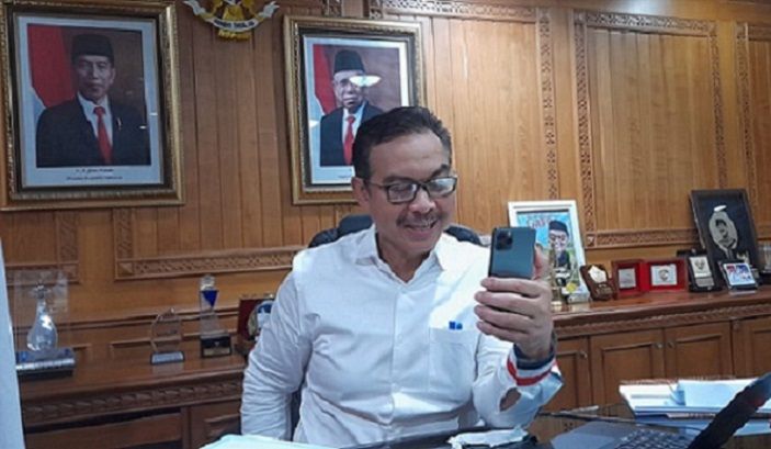 Kepala BKKBN Hasto Wardoyo, pada Kamis 5 Januari 2023 berinteraksi langsung lewat sambungan telepon dengan Henny Zega, orang tua asuh yang kini merawat anak perempuan korban perkosaan.