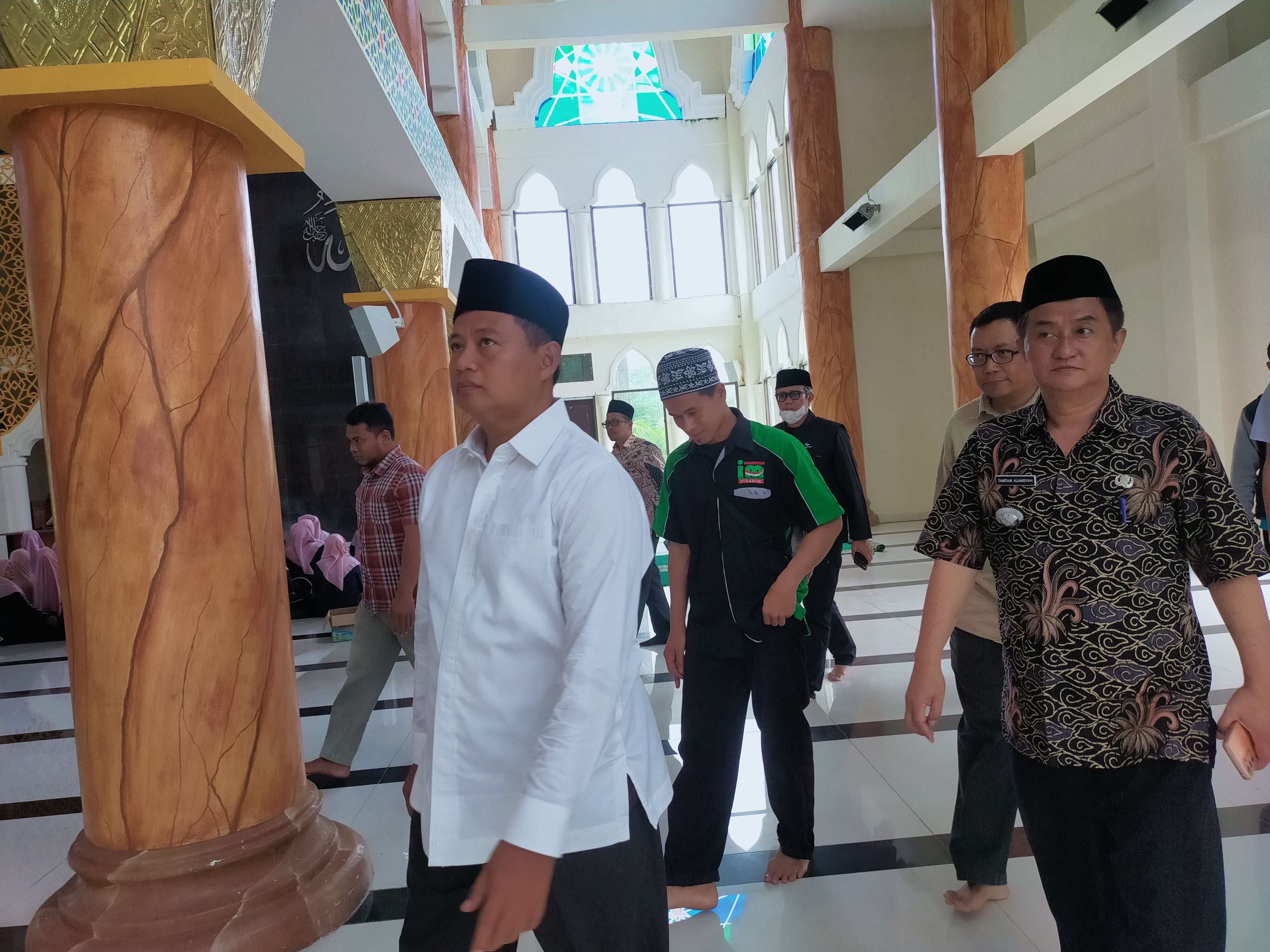 Wagub Jabar Uu Ruzhanul Ulum ketika berada di Masjid Al Jabbar Cikembar Sukabumi.