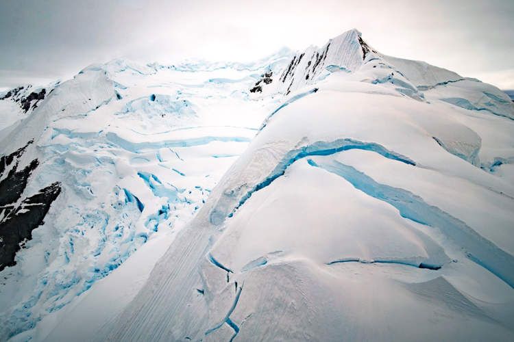 Dataran Tinggi Antartika Timur.*  