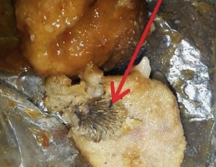 Saat polisi sedang berupaya mengungkap pemilik potongan jari manusia dalam sayur lodeh di Kabupaten Belu, ada temuan potongan daging tikus dalam salome di Takari, Kabupaten Kupang.