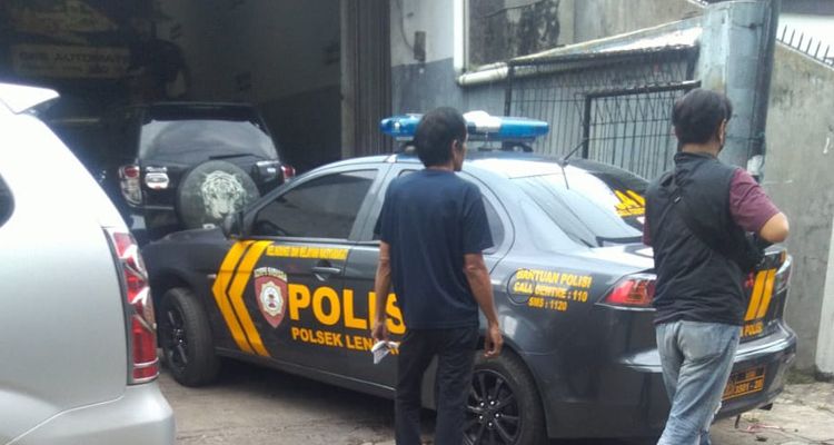Tim Kepolisian mendatangi sebuah rumah di daerah Paledang Kota Bandung, Sabtu 7 Januari 2023. Diduga tejadi pembunuhan di rumah tersebut.