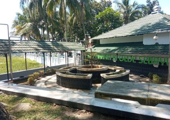 Makam Ki Gede Sebayu di Desa Danawarih, Kab. Tegal. 