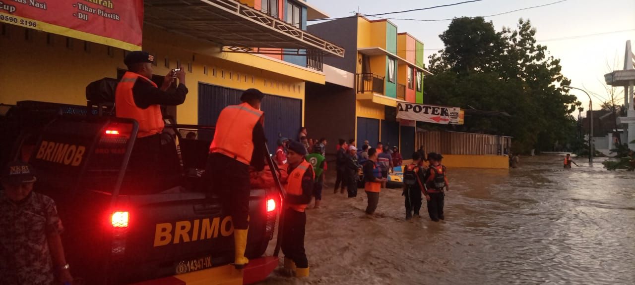 BPBD Jateng Terjunkan 2 Tim Guna Evakuasi Korban Banjir di Perumahan Dinar Indah Meteseh Semarang