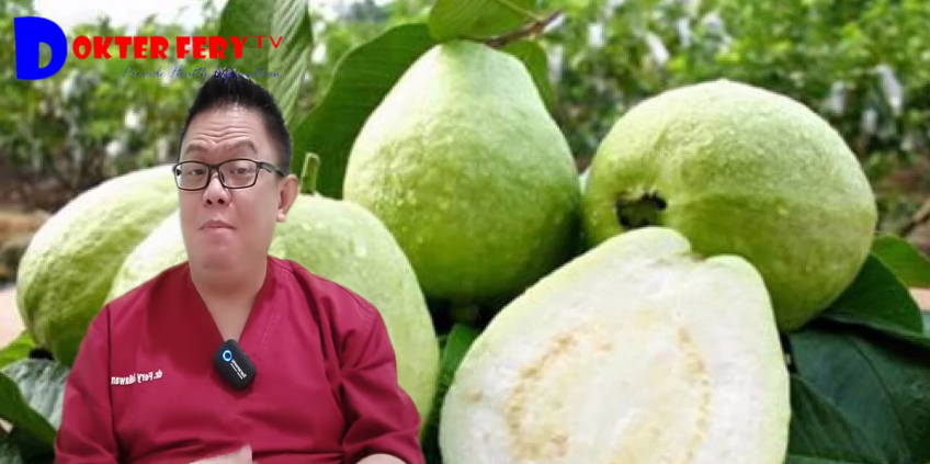dr. Ferry Juliawan menerangkan tentang manfaat jambu kristal bagi kesehatan yang salah satunya bisa mencegah penuaan dini atau anti aging.