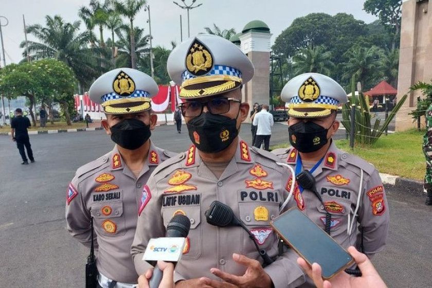 Dirlantas Polda Metro Jaya, Kombes Usman Latif saat memberikan keterangan resminya.