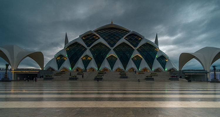 Ridwan Kamil Geram dan Bantah Isu Pembangunan Masjid Al Jabbar Bandung Kelebihan Bayar Rp300 Miliar 