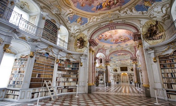 Perpustakaan Biara Admont yang mempesona.*  