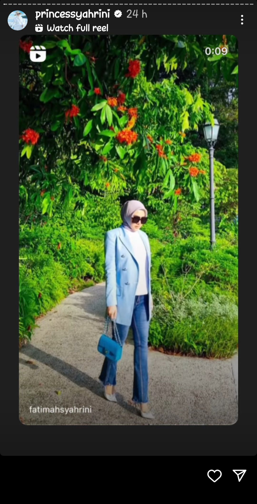 Syahrini modis kenakan scarves hijab baru dari brand miliknya
