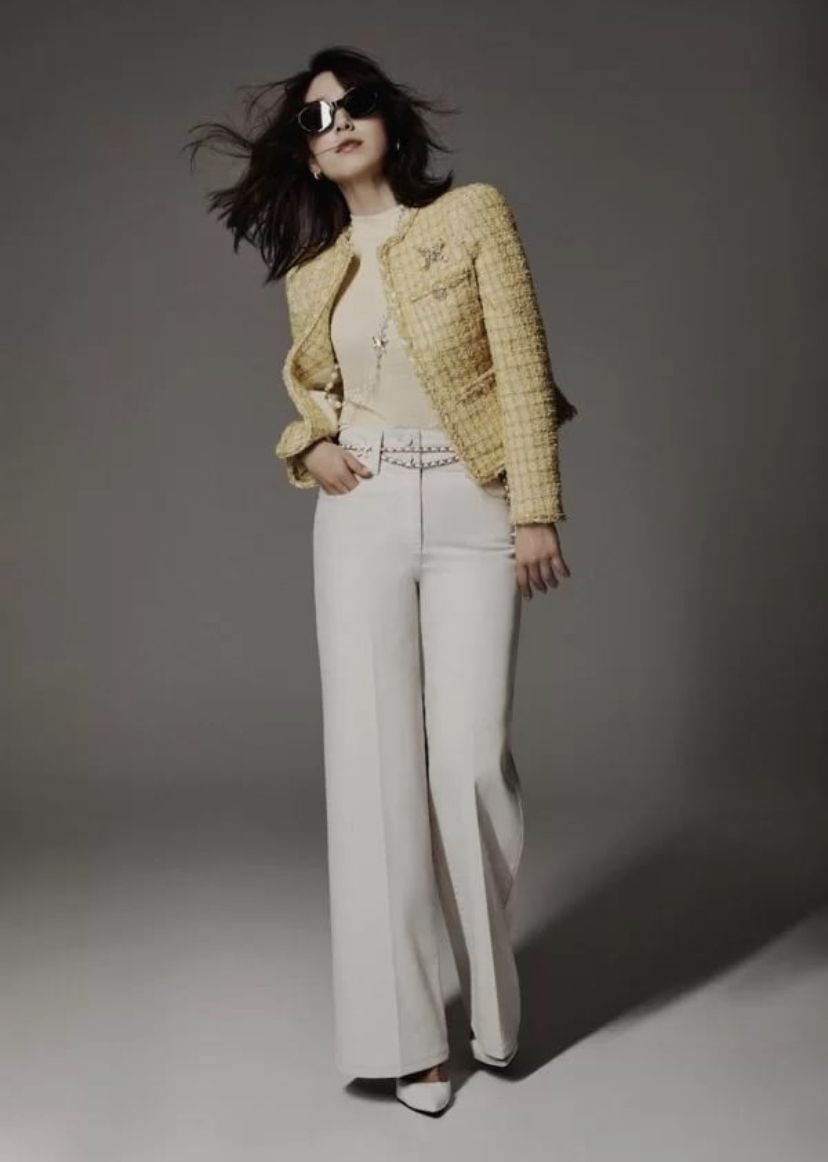Penampilan Park Shin Hye dalam pemotretan sebuah brand fashion