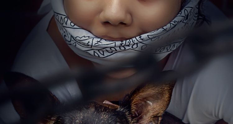 Ilustrasi Anak Disekap dan Diikat oleh Orangtua Angkatnya