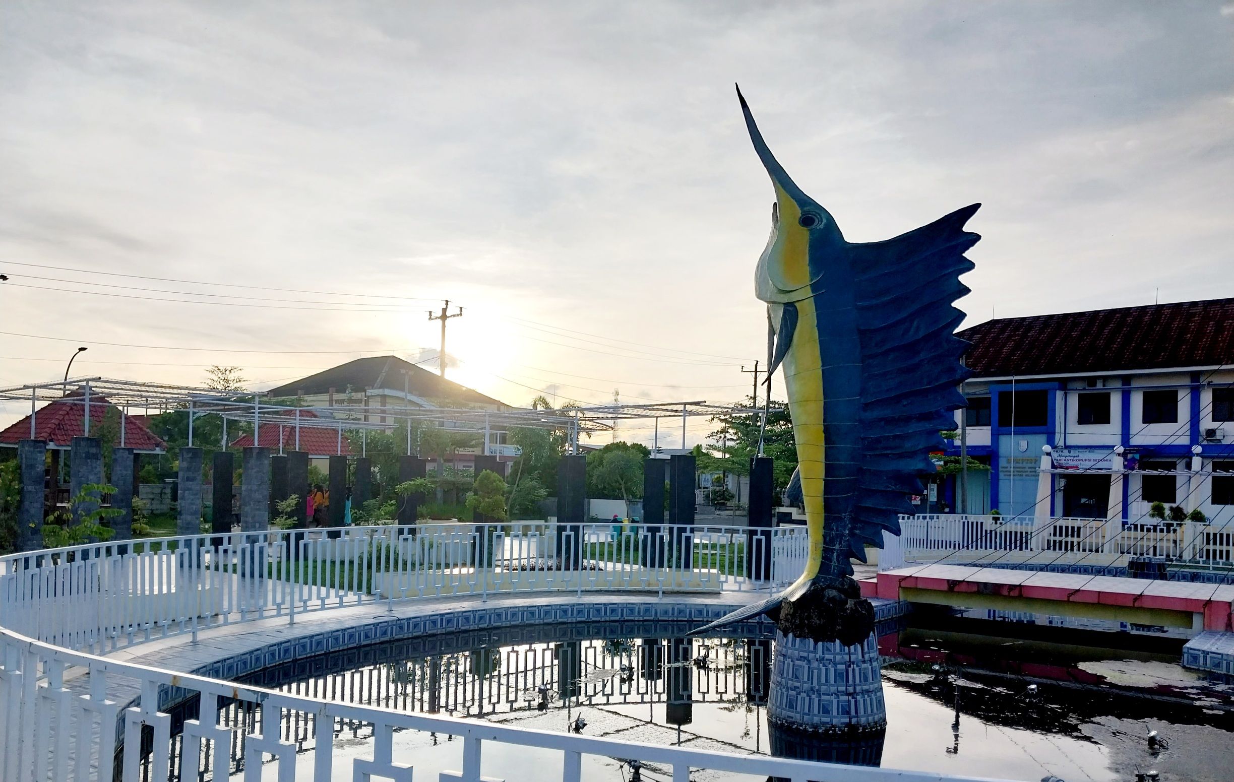 Taman Marlin, salah satu tempat nongkrong gratis di Cilacap.*