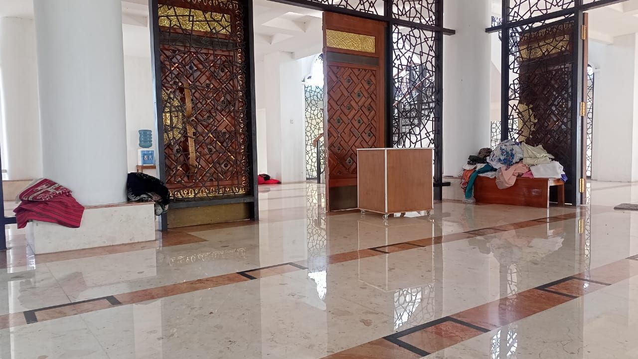 masjid  Al Jabar di Desa Babakan, Kecamatan  Kertajati, Kabupaten Majalengka.