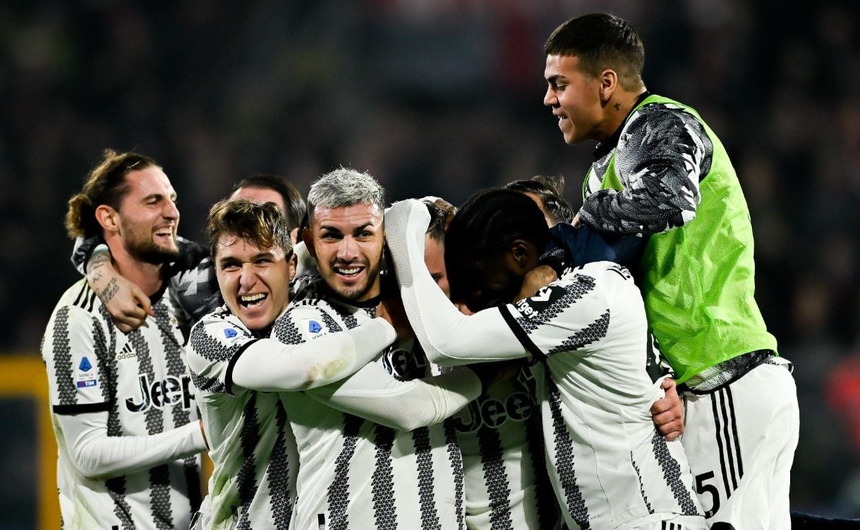 Skuad Juventus ketika merayakan gol