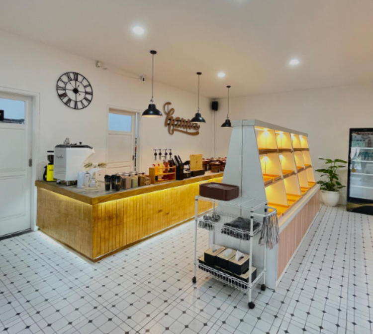 Hanna Cafe & Resto Subang, berawal dari bisnis katering dan kue basah, kini menjadi kafe pilihan anak muda untuk nongkrong.