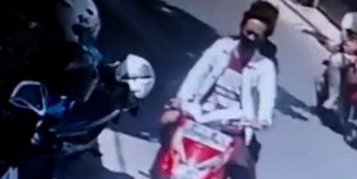 Pencurian helm di Kota Tasikmalaya terekam CCTV.*