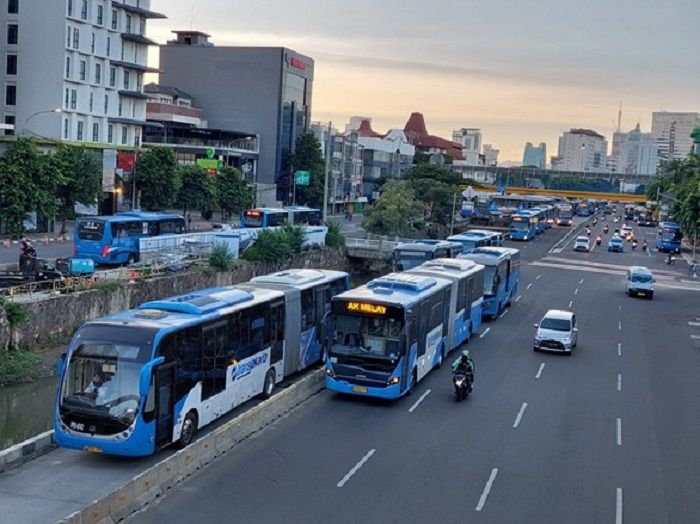 Transjakarta merupakan sistem transportasi Bus Rapid Transit (BRT) pertama di Aisa Tenggara dan Selatan