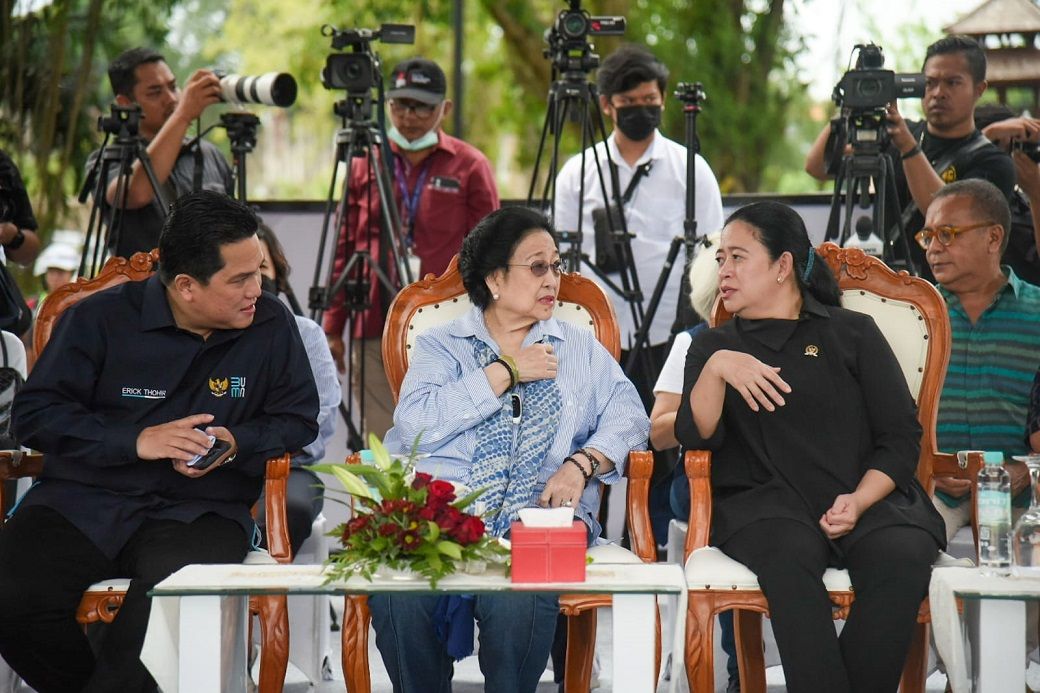 (ki-ka): Menteri BUMN Erick Thohir, Megawati Soekarnoputri, dan Puan Maharani di Kawasan Ekonomi Khusus (KEK) Kesehatan dan Pariwisata di Sanur, Bali, Senin (16/1/2023). Foto: PDIP