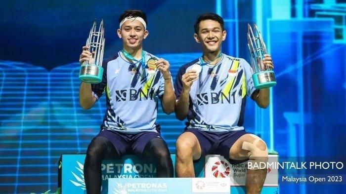 Ganda putra Indonesia Fajar/Rian sukses pertahankan gelar juara dunia di bandminton internasional Malaysia Open 2023 pada Minggu petang 15 JUanuari 2023