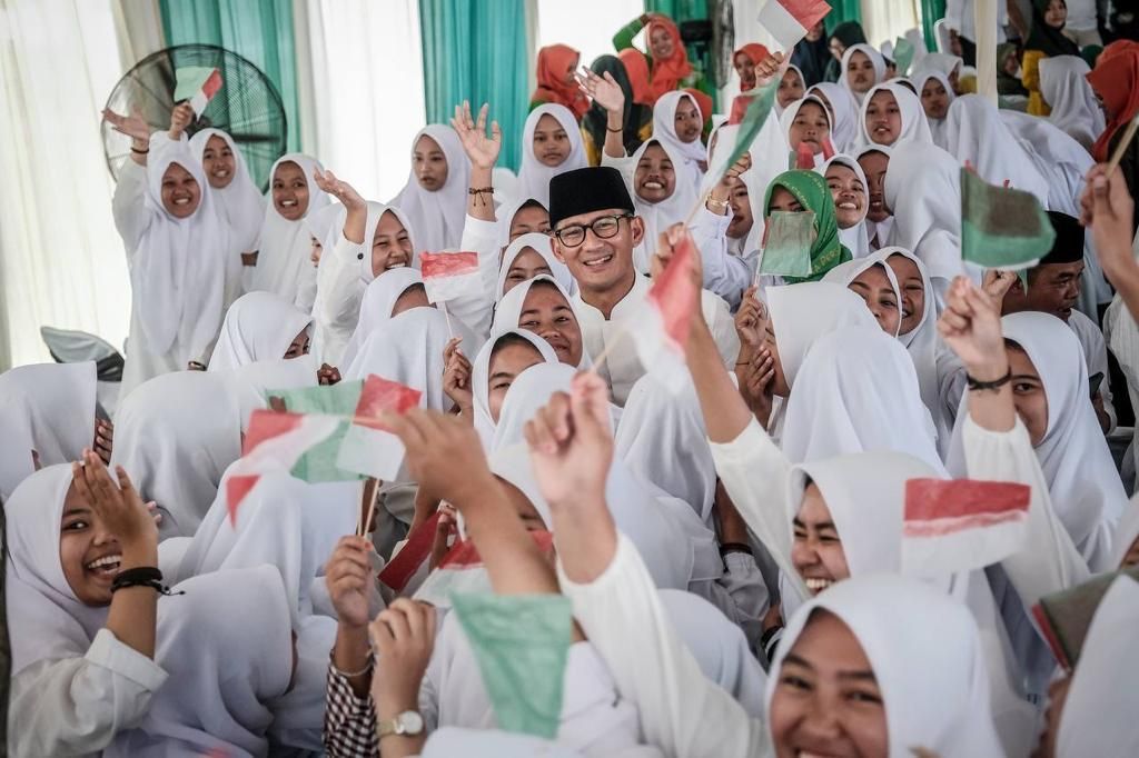 Menparekraf Sandiaga Uno saat mengunjungi Pondok Pesantren Manbaul Ulum, Bondowoso Jawa Timur, Minggu 15 Januari 2023.