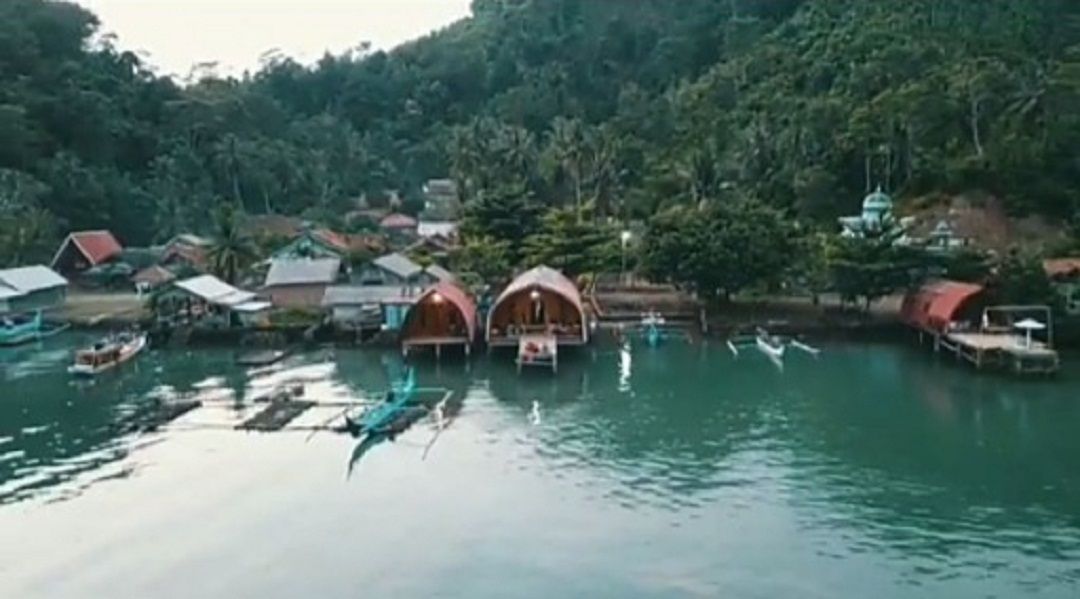 Teluk Kiluan, tempat wisata bahari hits menawan di Lampung/tangkapan layar youtube/@Republik Wisata